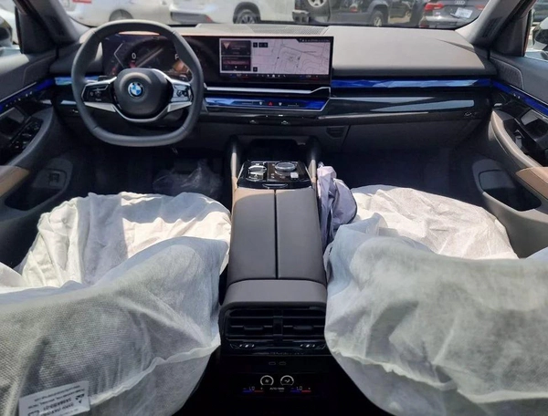 BMW 520i Under Warranty & Service 2026 GCC - AED 245,000