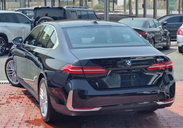 BMW 520i Under Warranty & Service 2026 GCC - AED 245,000