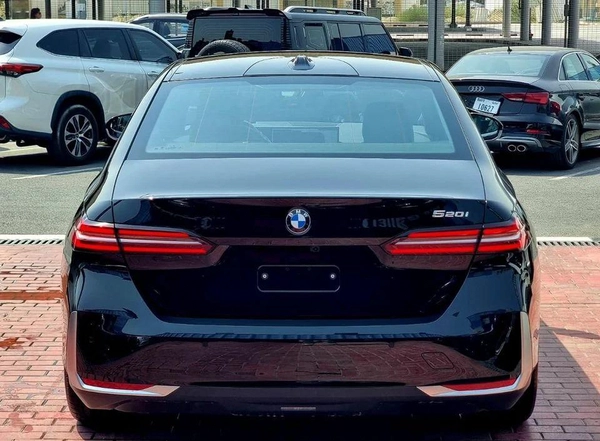 BMW 520i Under Warranty & Service 2026 GCC - AED 245,000