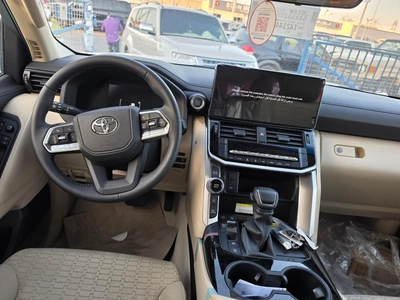 TOYOTA LAND CRUISER LC300 GXR 3.5L TWIN TURBO 2026-11