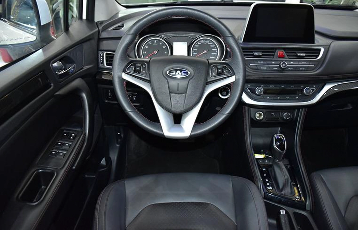 JAC S3 ( 2023 Model ) in White Color GCC Specs-8-8