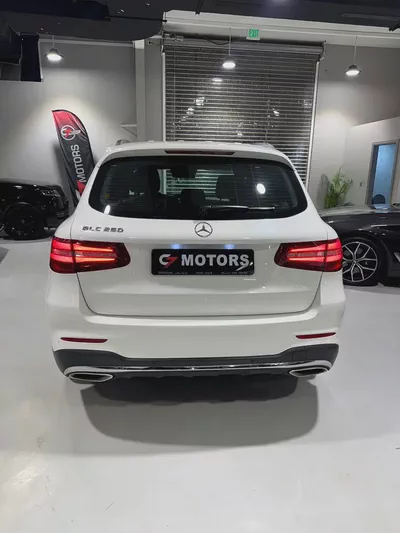Mercedes-Benz GLC 250 4MATIC | 2018 | GCC | Full Option | Full service History | Monthly: 2,800 AED-3