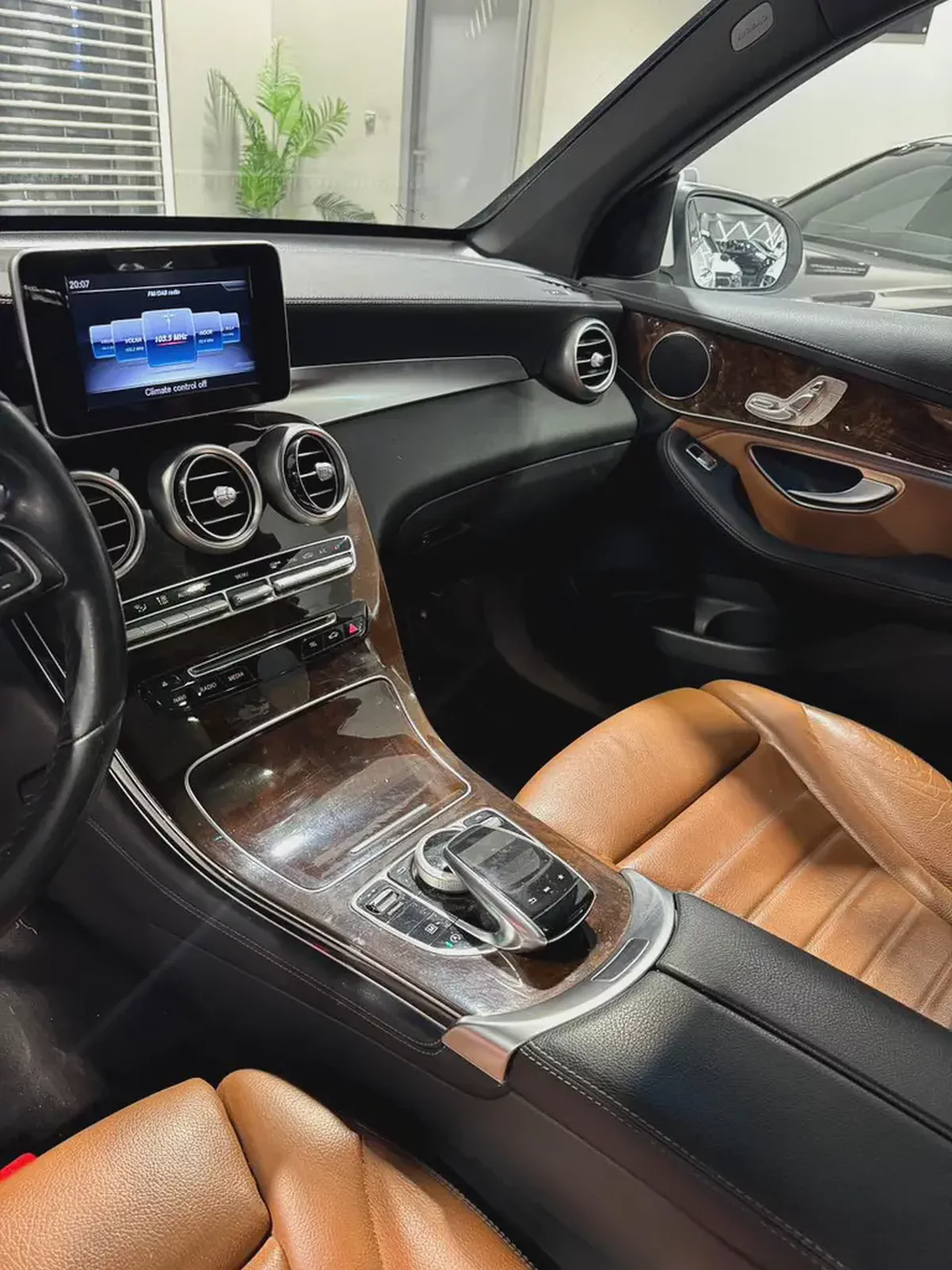 Mercedes-Benz GLC 250 4MATIC | 2018 | GCC | Full Option | Full service History | Monthly: 2,800 AED-9-9