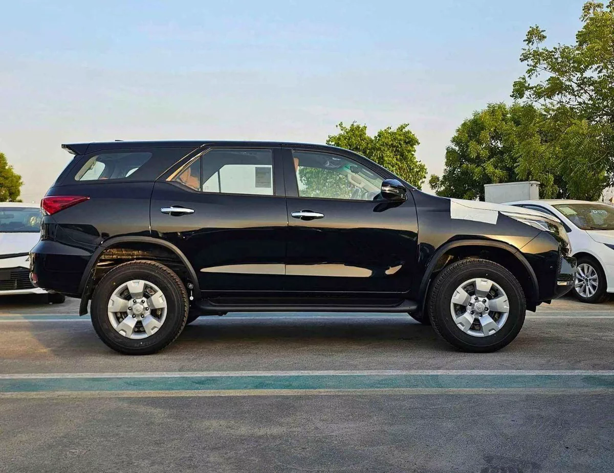 Toyota Fortuner 2.4L V4 DIESEL / MANUAL A.C / DIFF LOCK / OVER FENDER / FOG LAMPS / CHROME HANDLE /CODE#FD24B-2-0