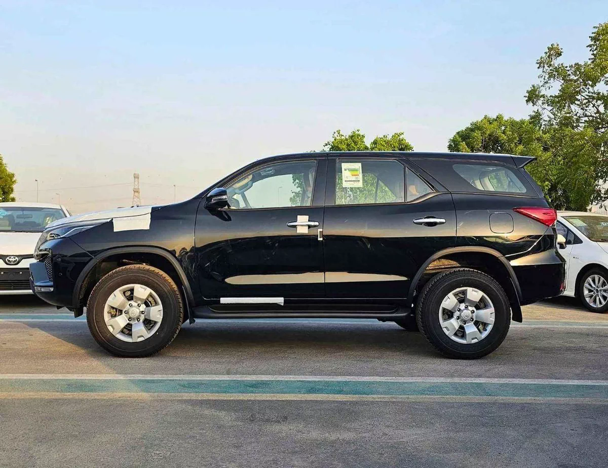 Toyota Fortuner 2.4L V4 DIESEL / MANUAL A.C / DIFF LOCK / OVER FENDER / FOG LAMPS / CHROME HANDLE /CODE#FD24B-3-0