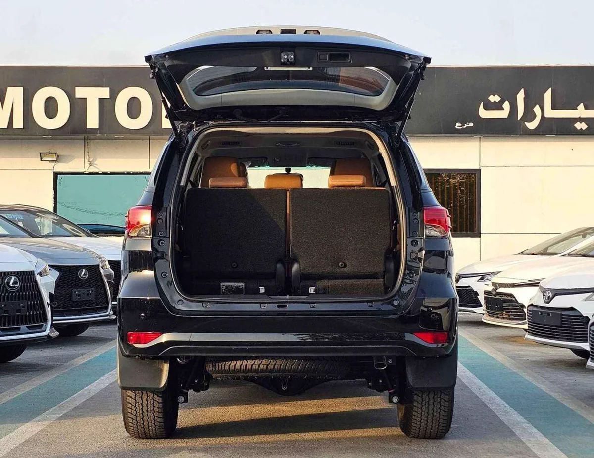 Toyota Fortuner 2.4L V4 DIESEL / MANUAL A.C / DIFF LOCK / OVER FENDER / FOG LAMPS / CHROME HANDLE /CODE#FD24B-4-0