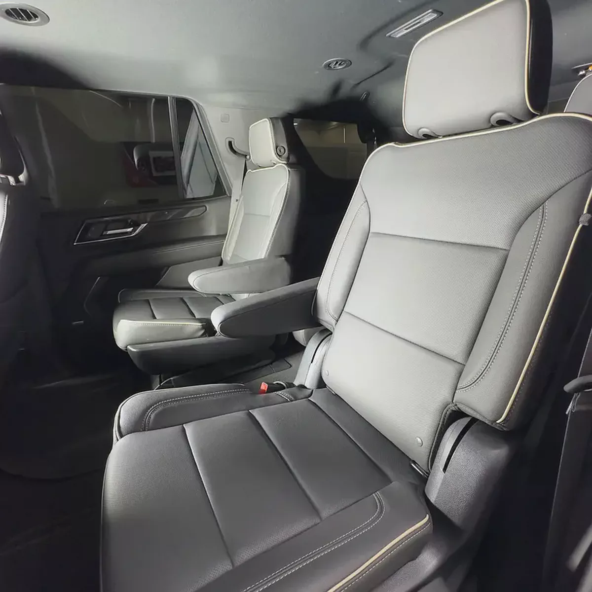 2025 GMC Yukon Elevation-10-10