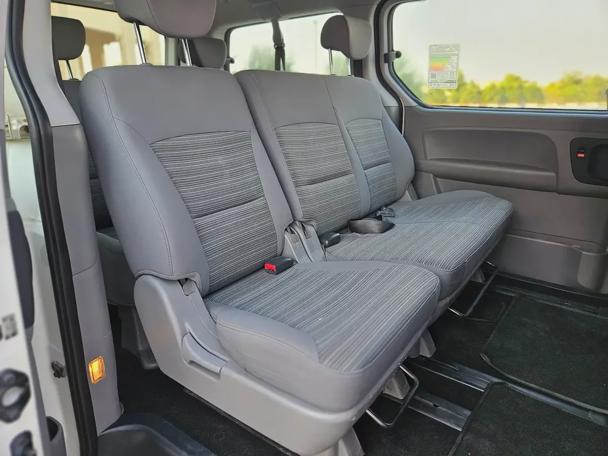 Hyundai H1 Passenger 2020 GCC Specs - Reliable 9-Seater Passenger Van With Low KM Premium Condition-9-9