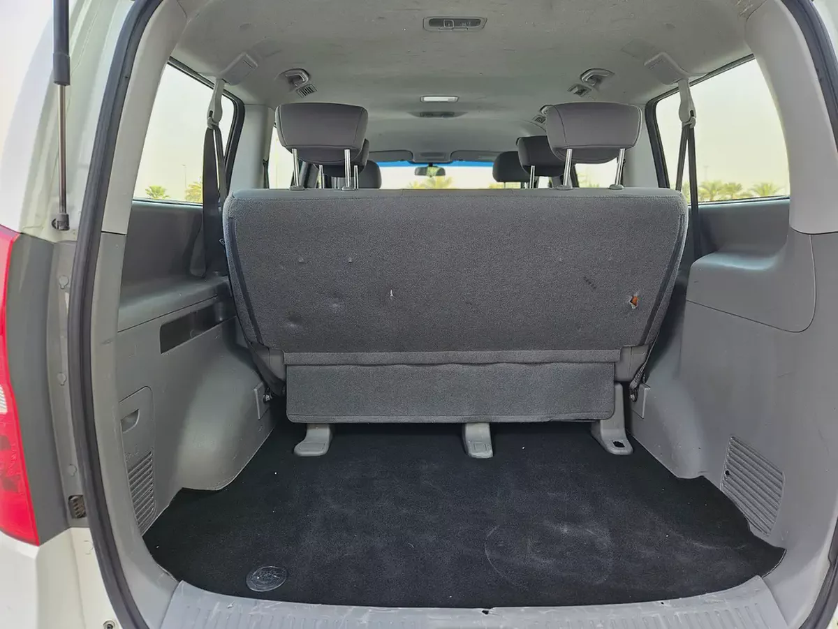 Hyundai H1 Passenger 2020 GCC Specs - Reliable 9-Seater Passenger Van With Low KM Premium Condition-11-11