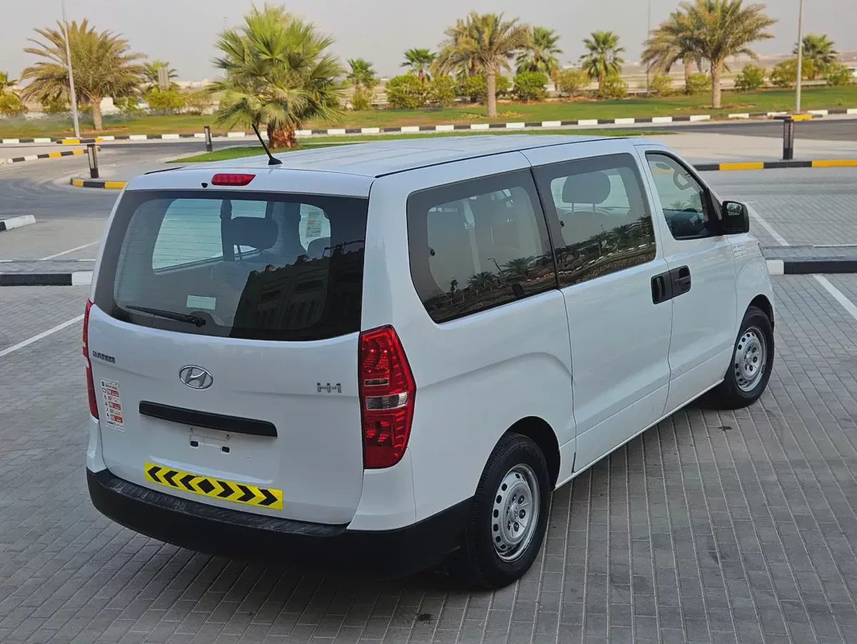 Hyundai H1 Passenger 2020 GCC Specs - Reliable 9-Seater Passenger Van With Low KM Premium Condition-12-12