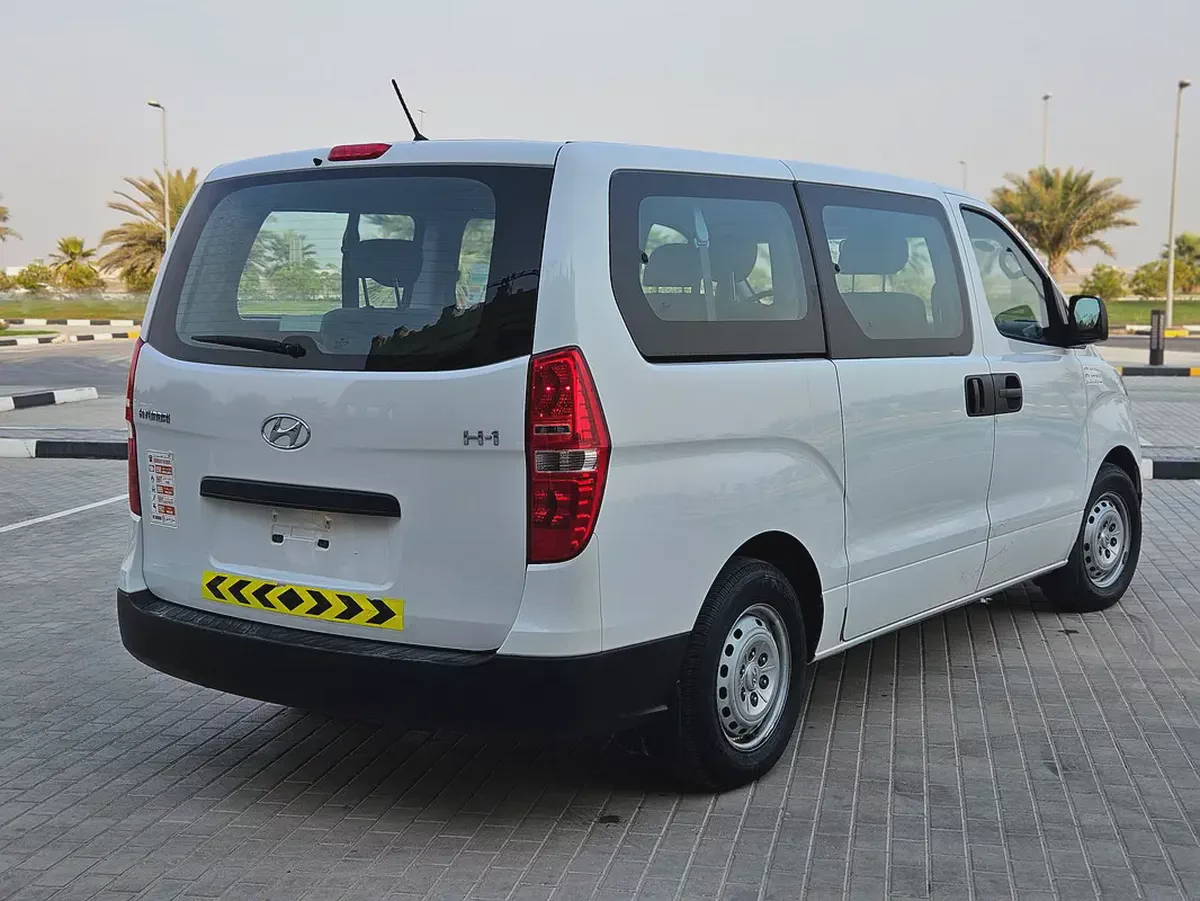 Hyundai H1 Passenger 2020 GCC Specs - Reliable 9-Seater Passenger Van With Low KM Premium Condition-13-13
