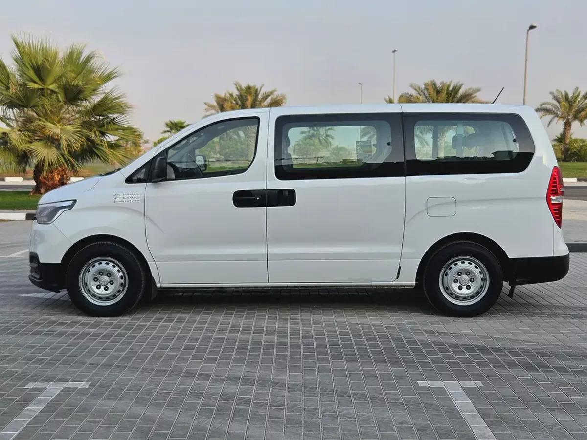 Hyundai H1 Passenger 2020 GCC Specs - Reliable 9-Seater Passenger Van With Low KM Premium Condition-16-16