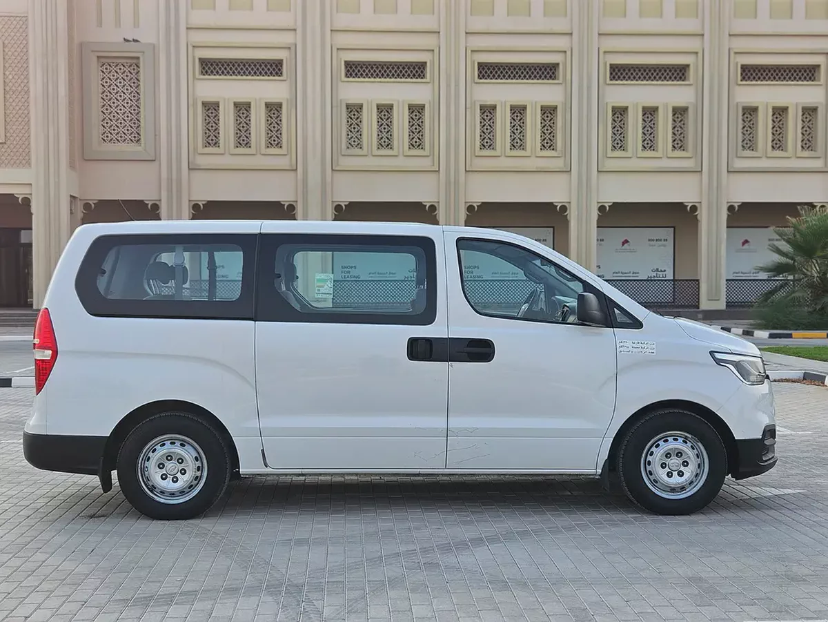 Hyundai H1 Passenger 2020 GCC Specs - Reliable 9-Seater Passenger Van With Low KM Premium Condition-17-17