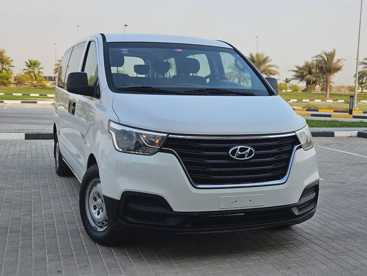 Hyundai H1 Passenger 2020 GCC Specs - Reliable 9-Seater Passenger Van With Low KM Premium Condition-1-1