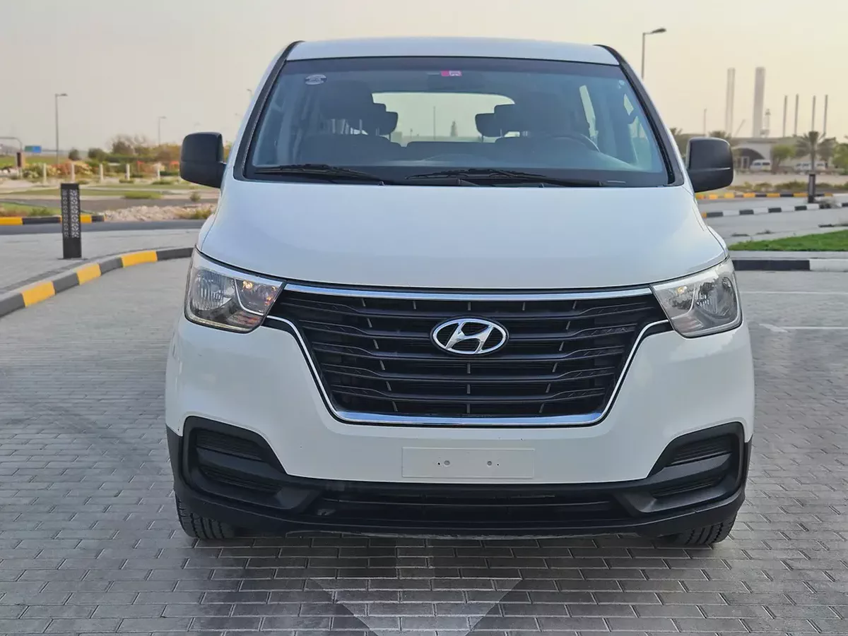Hyundai H1 Passenger 2020 GCC Specs - Reliable 9-Seater Passenger Van With Low KM Premium Condition-4-4
