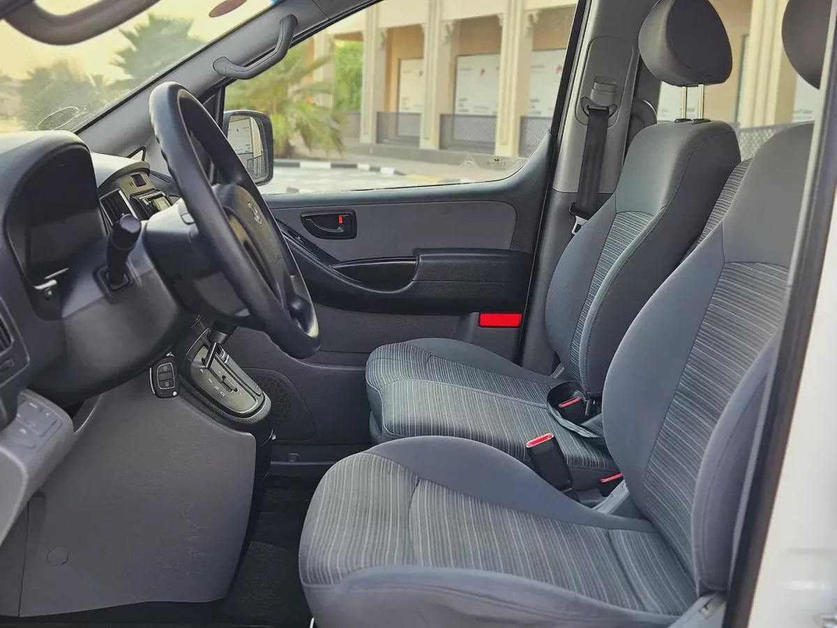 Hyundai H1 Passenger 2020 GCC Specs - Reliable 9-Seater Passenger Van With Low KM Premium Condition-5-5