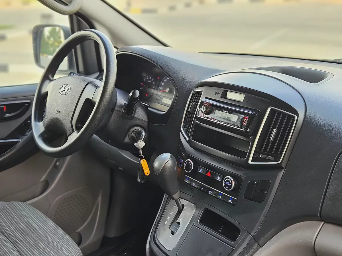 Hyundai H1 Passenger 2020 GCC Specs - Reliable 9-Seater Passenger Van With Low KM Premium Condition-8-8