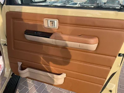 Toyota Land Cruiser 70 -12