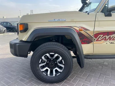 Toyota Land Cruiser 70 -17
