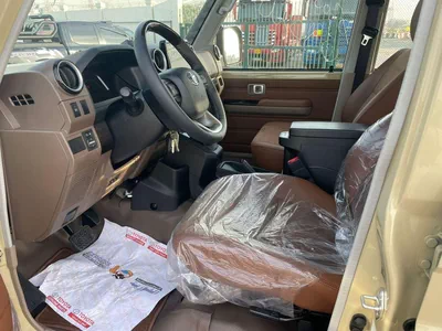 Toyota Land Cruiser 70 -6