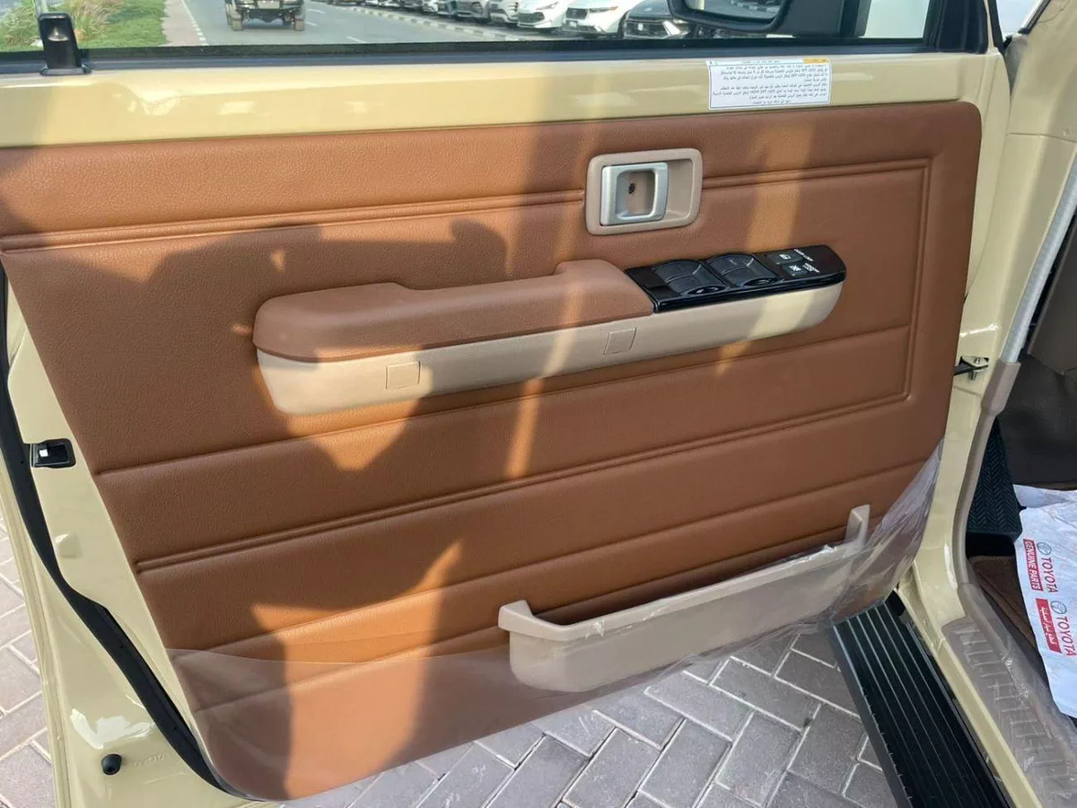 Toyota Land Cruiser 70 -11-0
