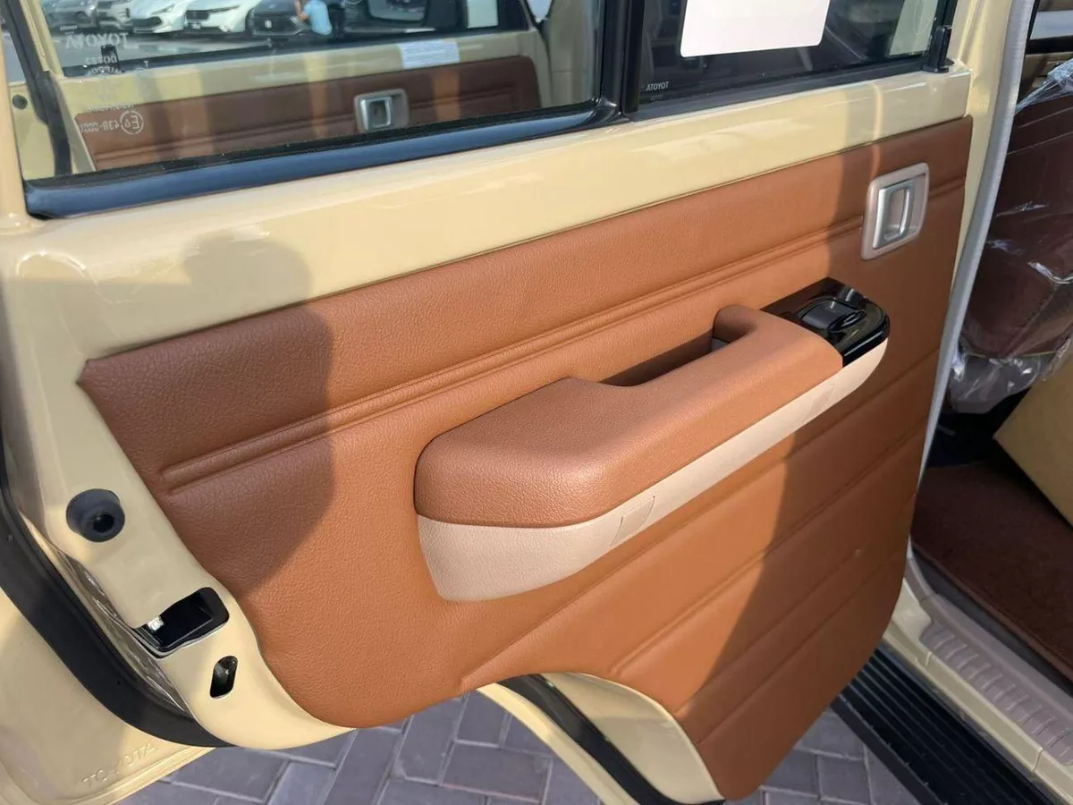 Toyota Land Cruiser 70 -13-0