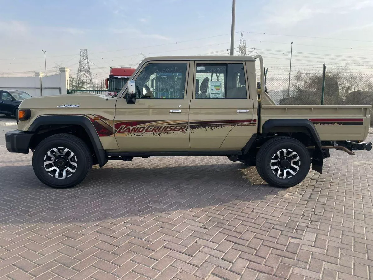 Toyota Land Cruiser 70 -1-0