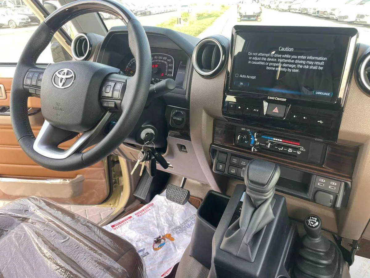 Toyota Land Cruiser 70 -5-0