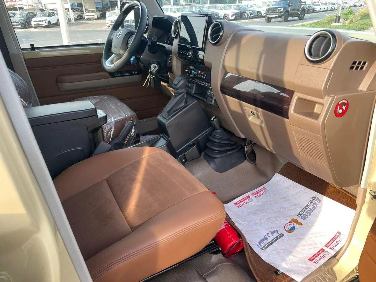 Toyota Land Cruiser 70 -7-0