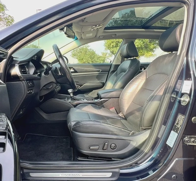 KIA CADENZA 2018 GCC SPEC FULL OPTION-10
