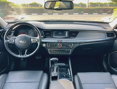 KIA CADENZA 2018 GCC SPEC FULL OPTION-11
