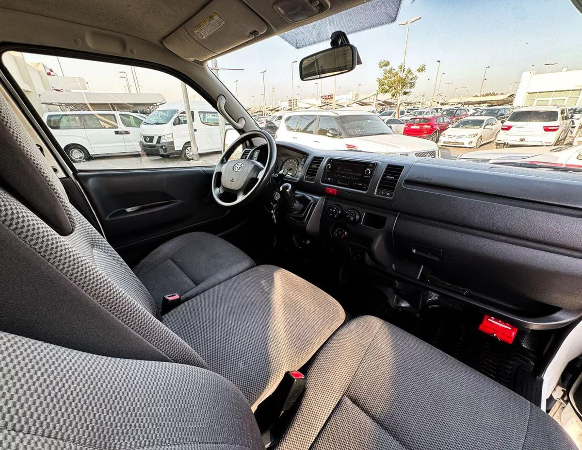 Toyota Hiace GL Toyota Hiace Van |  2022 | GCC | Accident-Free | In Excellent Condition | 1008 P.M-9-0