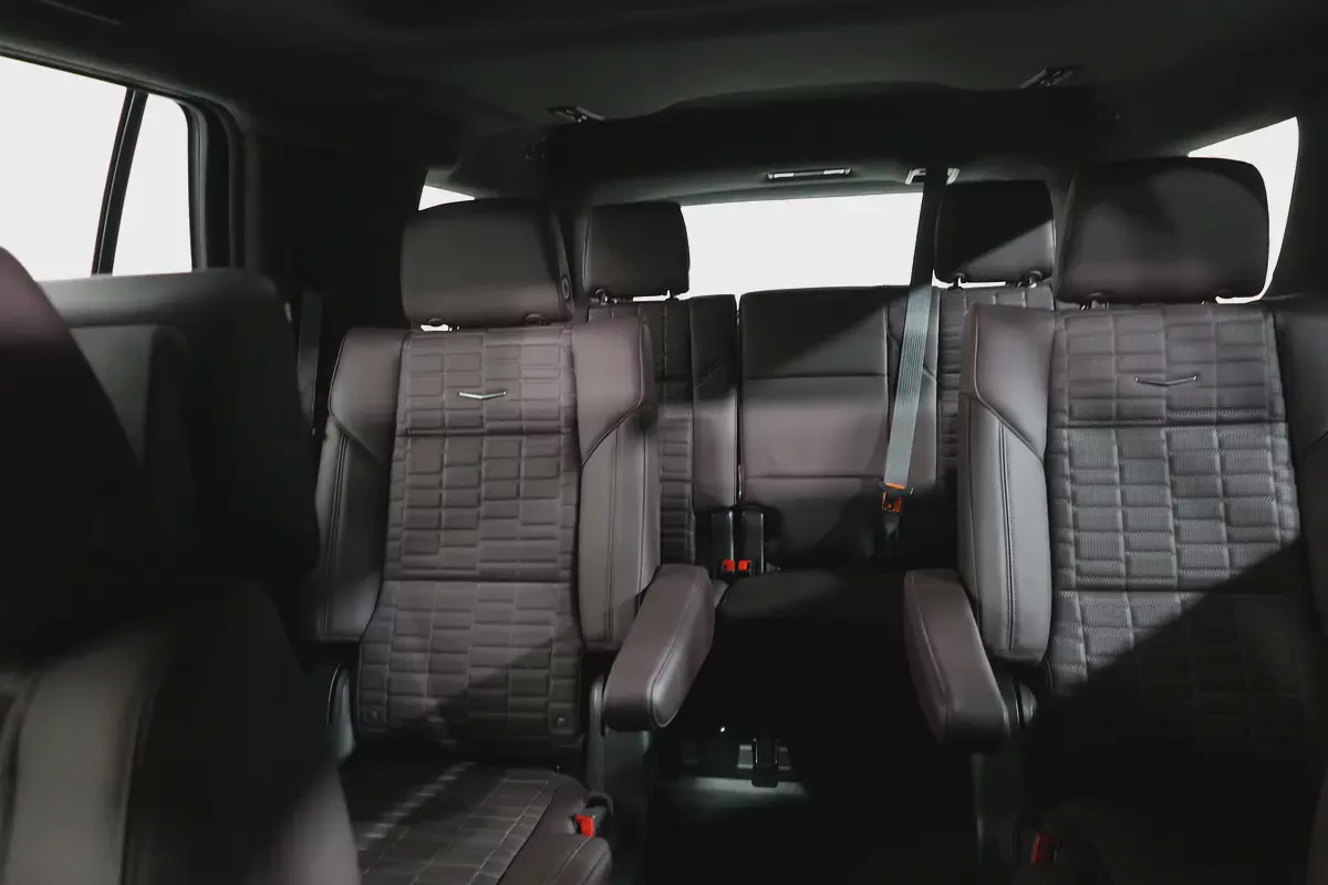 CADILLAC ESCALADE 600 SPORT PLATINUM-0KM-2024-GCC SPECS-UNDER WARRANTY  SERVICE-BRAND NEW-13-13