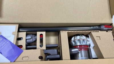 Dyson Vacuum Cleaner V8 Advanced-1