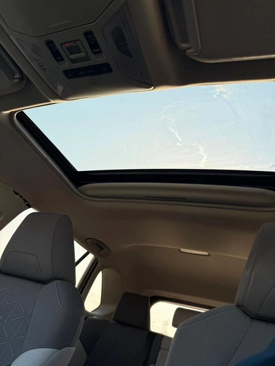 Toyota RAV4 XLE Full Option 2022 with sunroof, push start-7