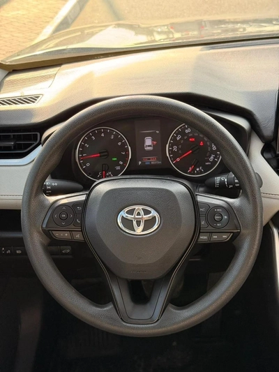 Toyota RAV4 XLE Full Option 2022 with sunroof, push start-17
