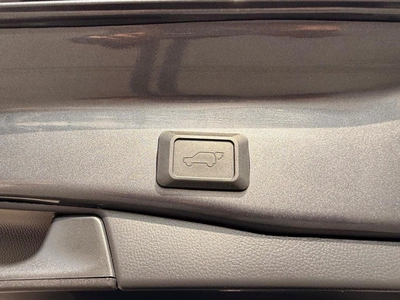 Toyota RAV4 XLE Full Option 2022 with sunroof, push start-1
