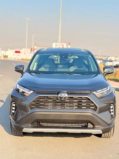 Toyota RAV4 XLE Full Option 2022 with sunroof, push start-5