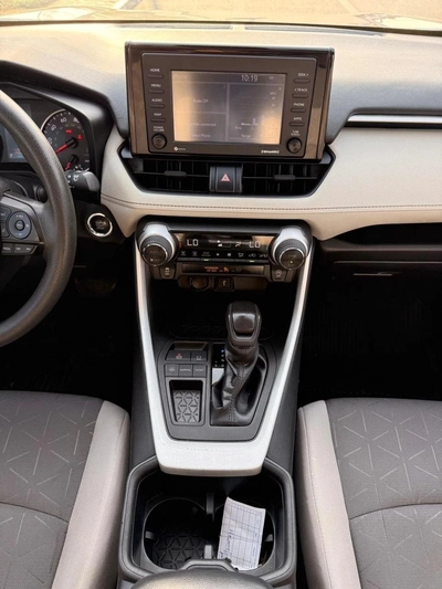 Toyota RAV4 XLE Full Option 2022 with sunroof, push start-19
