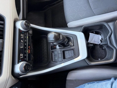 Toyota RAV4 XLE Full Option 2022 with sunroof, push start-18
