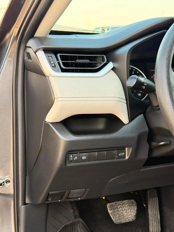Toyota RAV4 XLE Full Option 2022 with sunroof, push start