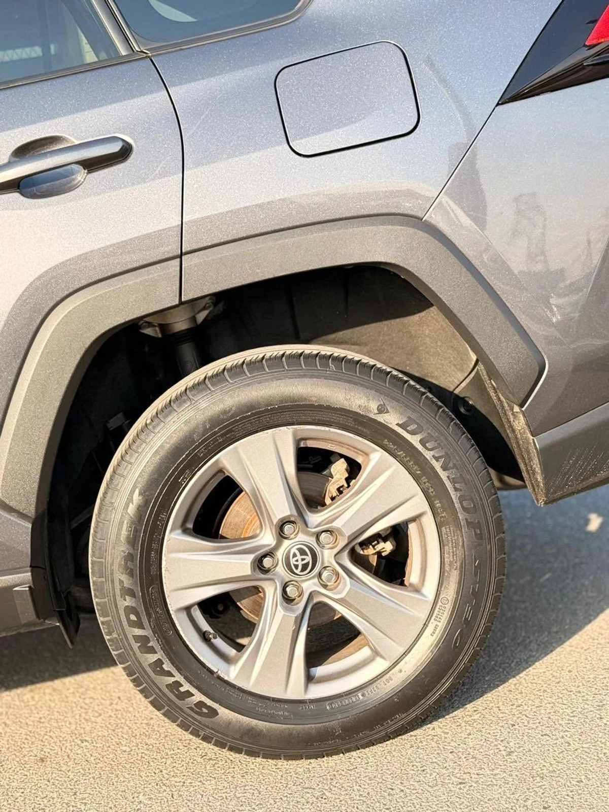 Toyota RAV4 XLE Full Option 2022 with sunroof, push start-10-10