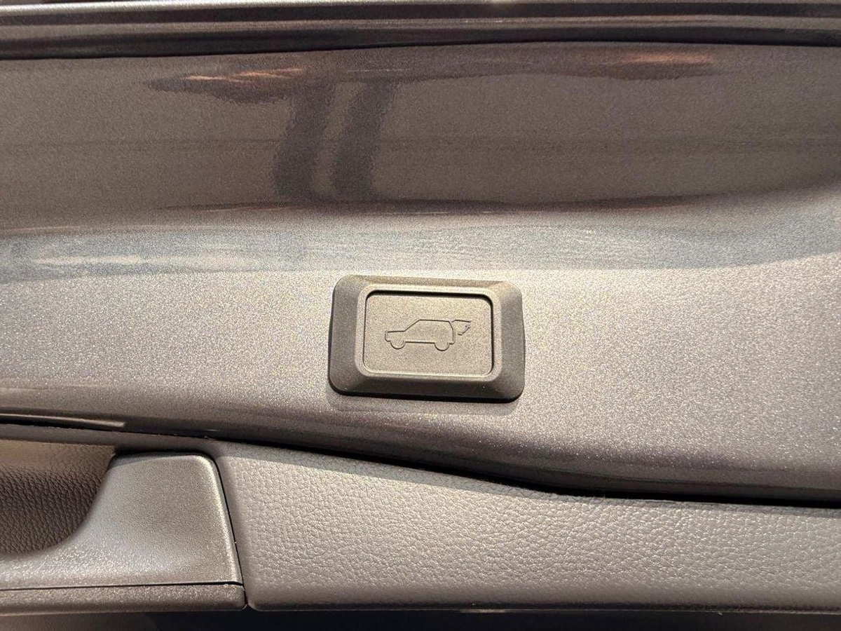 Toyota RAV4 XLE Full Option 2022 with sunroof, push start-1-1