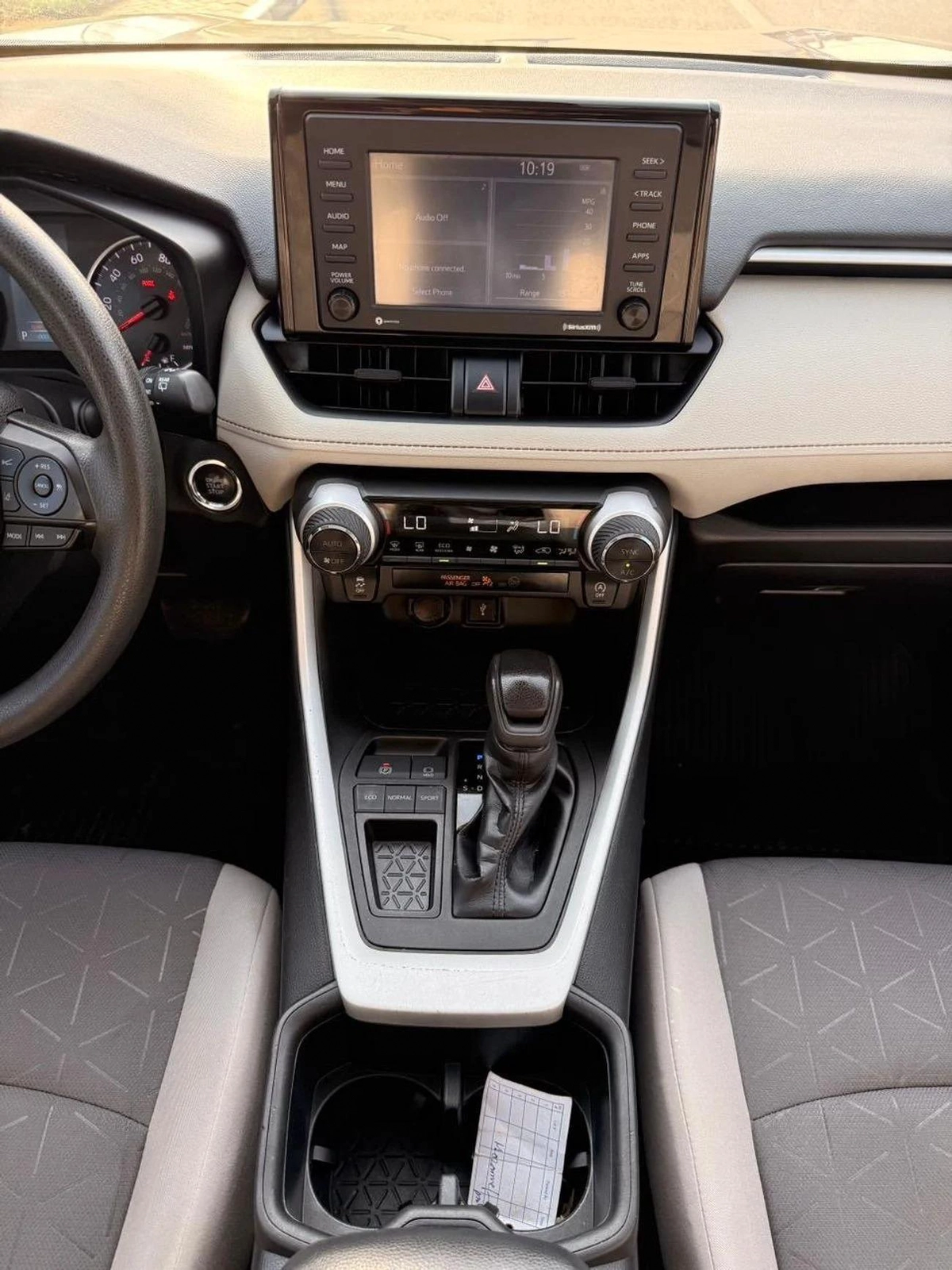 Toyota RAV4 XLE Full Option 2022 with sunroof, push start-19-19