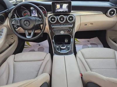 Mercedes-Benz C300 2018 - American Specs - Excellent Condition-16