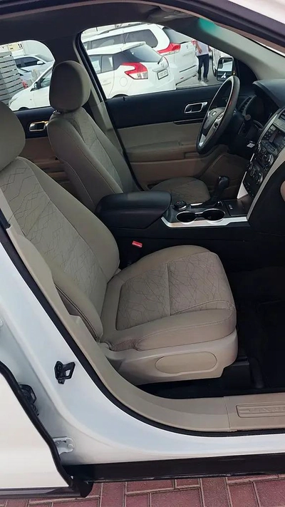 Ford Explorer Platinum 2014 - GCC Specs - Well Maintained-3