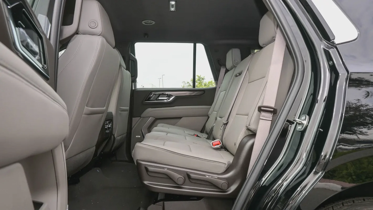 GMC YUKON Elevation RWD 5.3L V8 - 2025 - Brand New (Export)-12-12