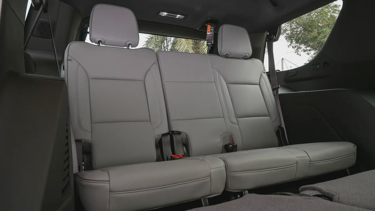 GMC YUKON Elevation RWD 5.3L V8 - 2025 - Brand New (Export)-13-13