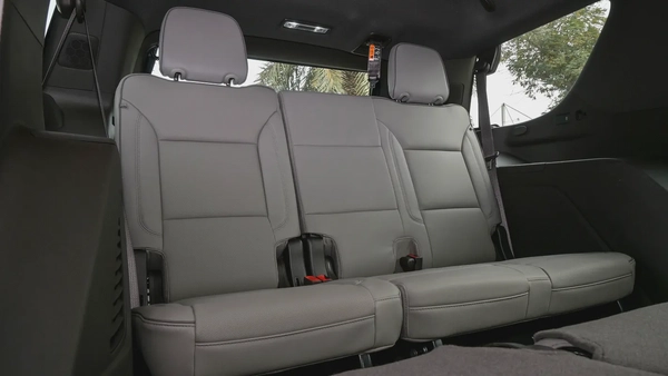 GMC YUKON Elevation RWD 5.3L V8 - 2025 - Brand New (Export)