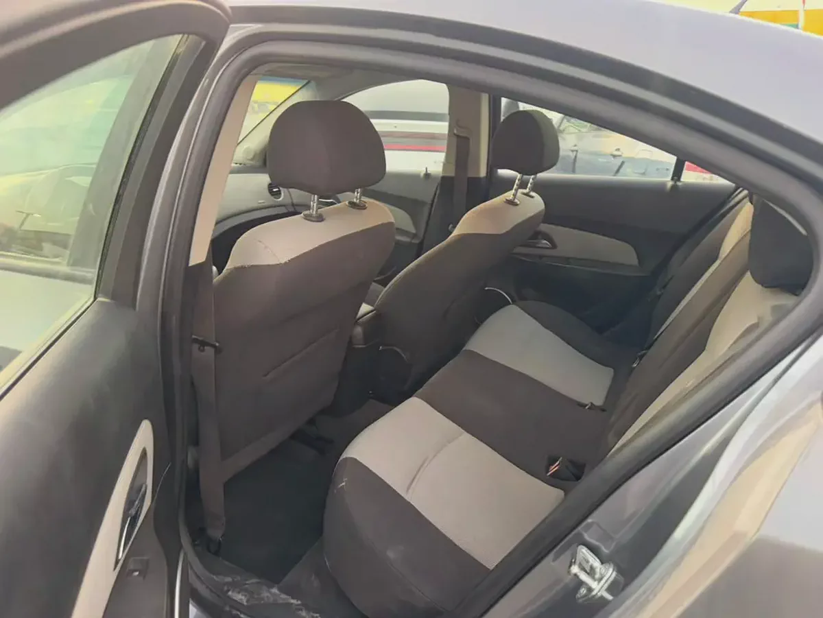 Chevorlet Cruze 2016 Gary color GacC calen car-5-5